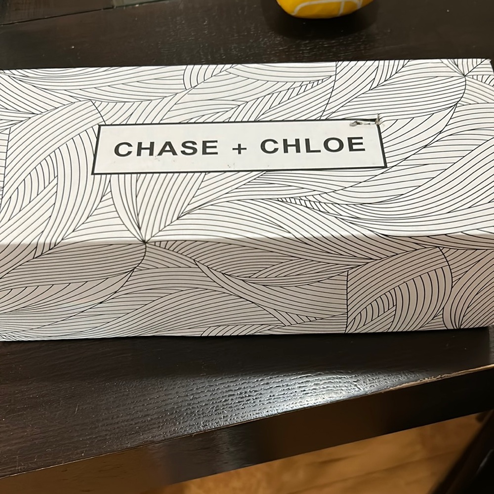 Chase + Chloe brand new flats black